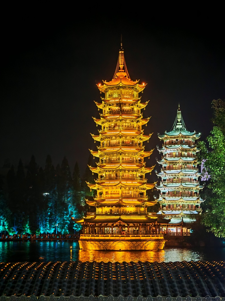 Pagodas del Sol y la Luna
