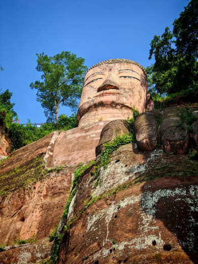 Vista completa del Buda